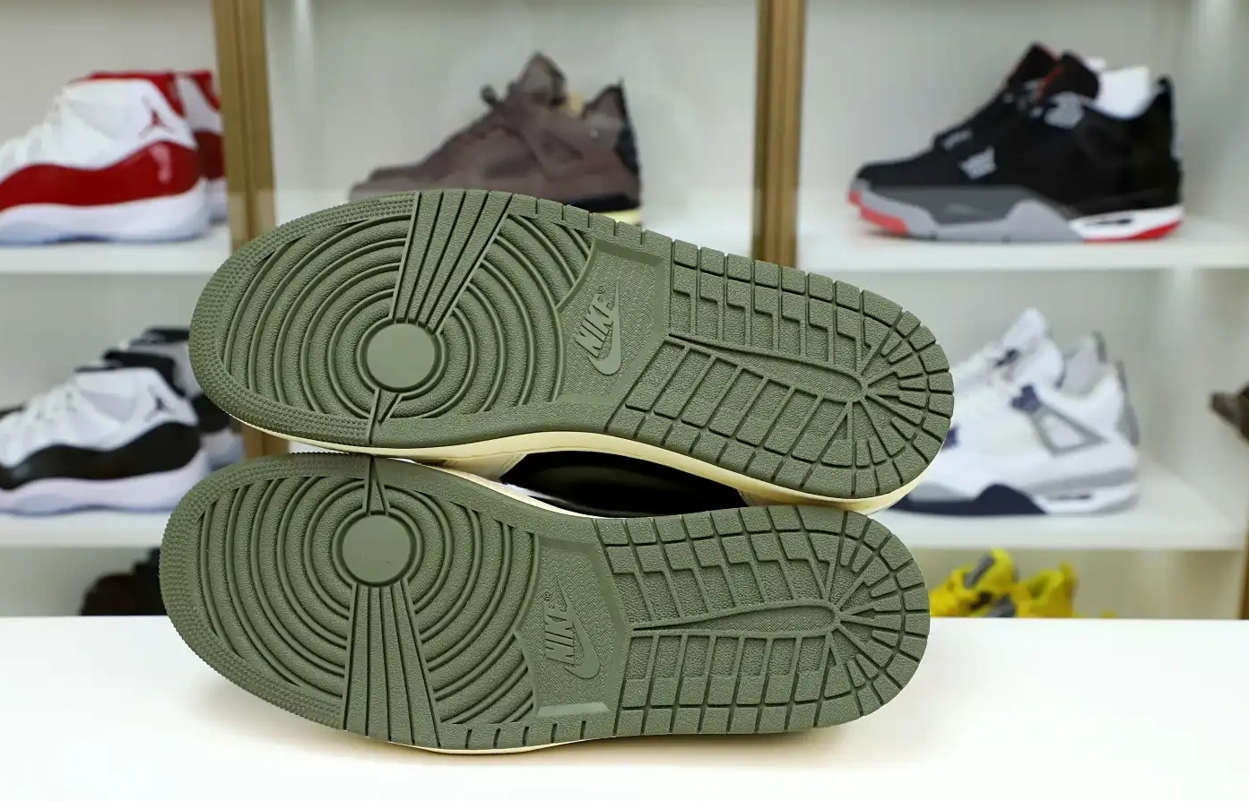 TRAVIS JORDAN SCOTT “Olive” LOW AIR 1 OG X NIKE 0503